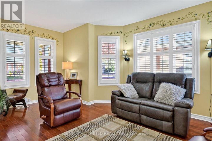 Property Photo:  6 Village Crescent  ON K9J 8S7 