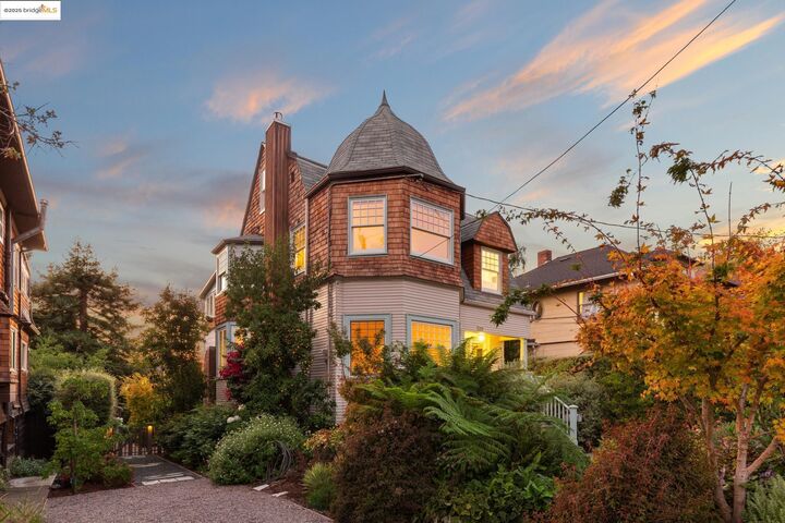 Property Photo:  2610 Piedmont Ave  CA 94704 