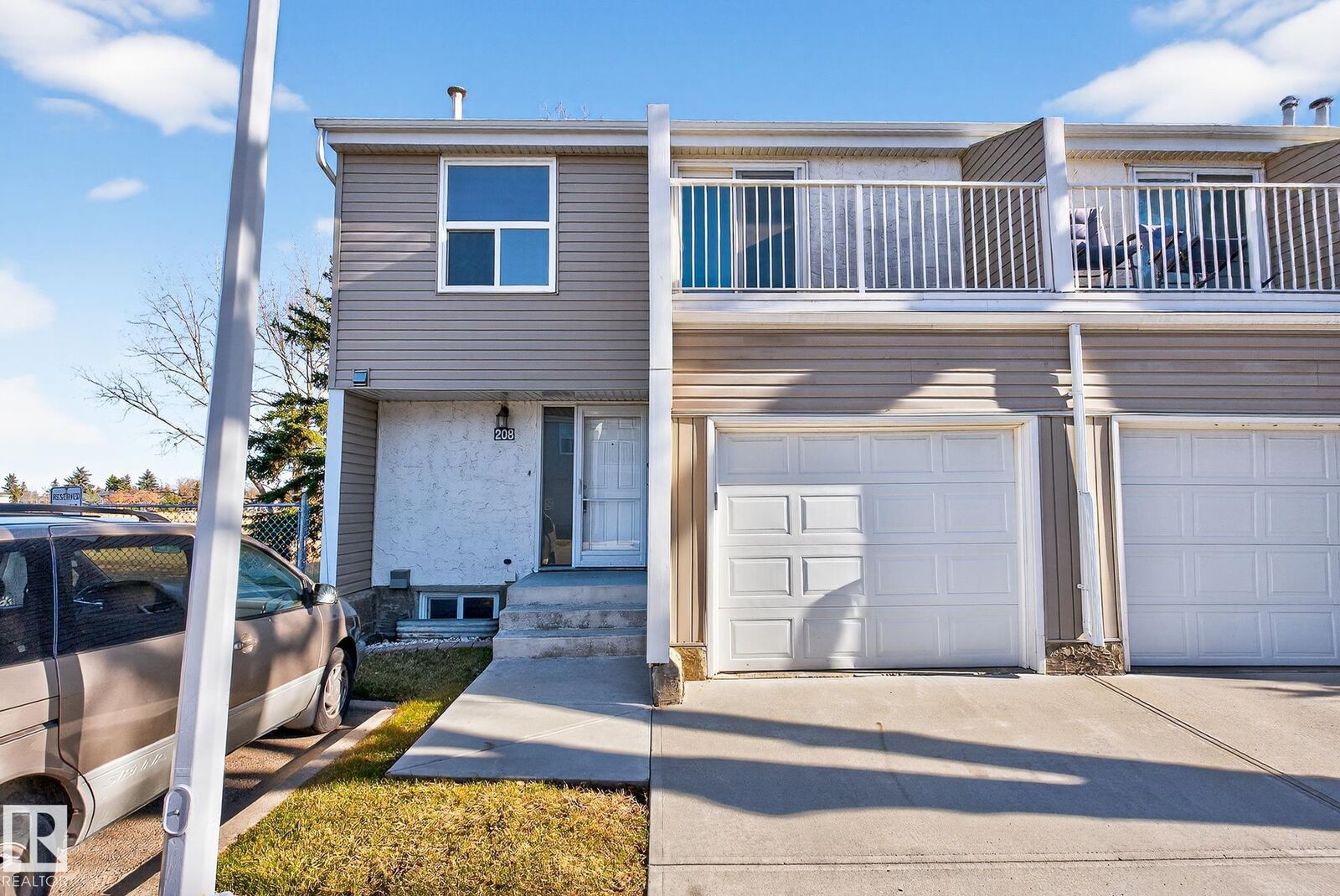 Property Photo:  208 Chateau Place NW  AB T5T 1V3 