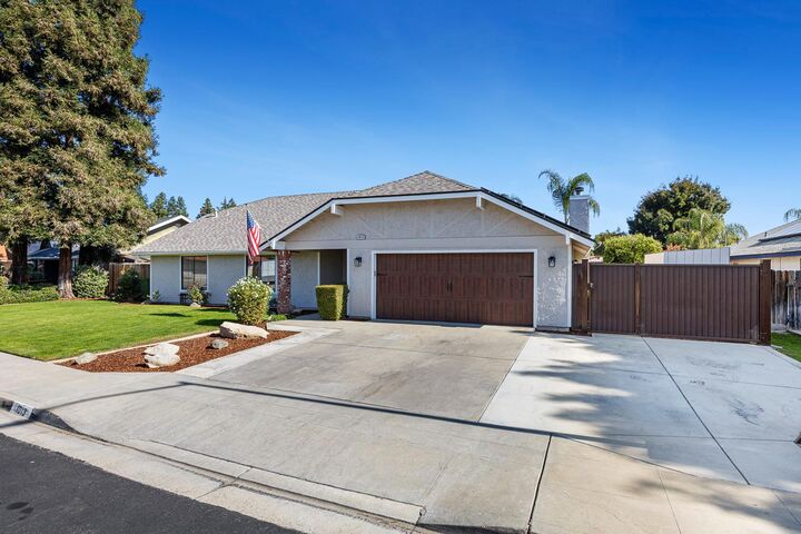 Property Photo:  1013 Carolina Avenue  CA 93611