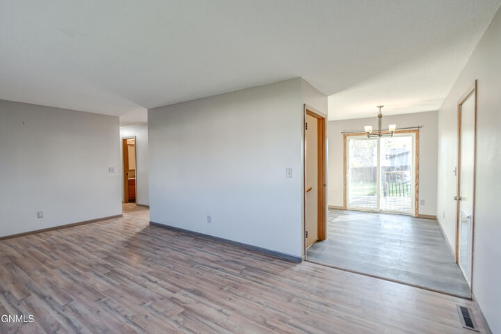 Property Photo:  10 Penenah Drive  ND 58504