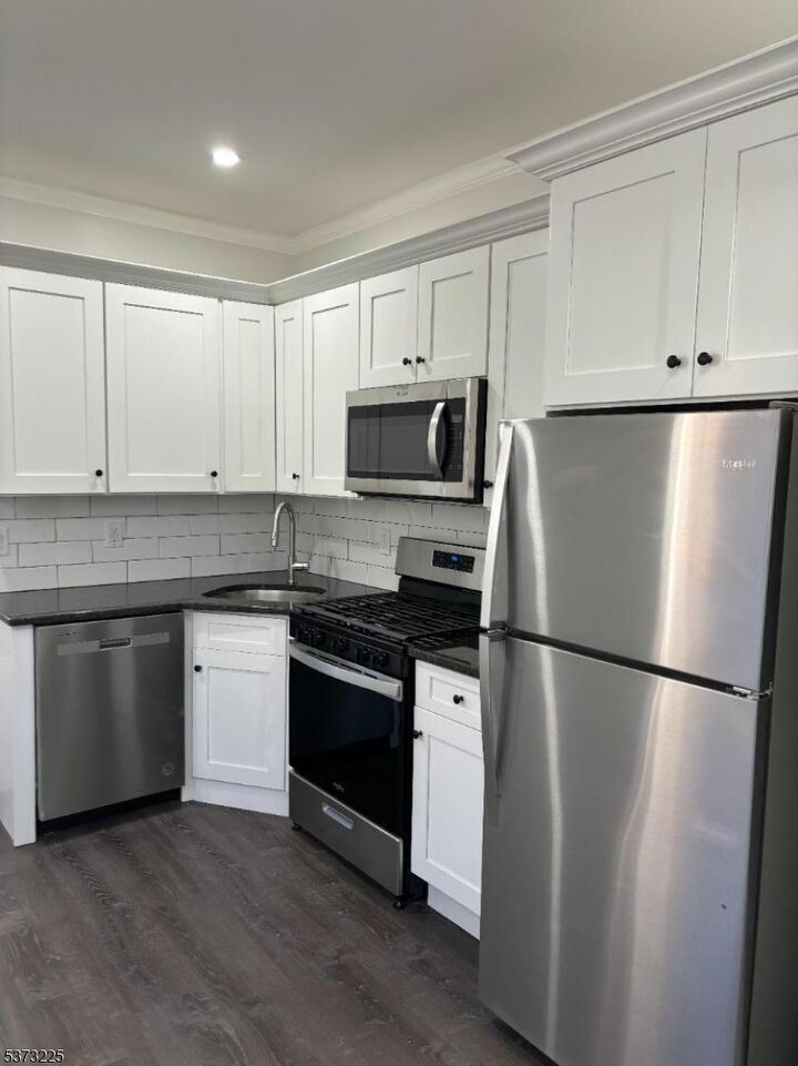 Property Photo:  29 Laurel Ave 1  NJ 07040