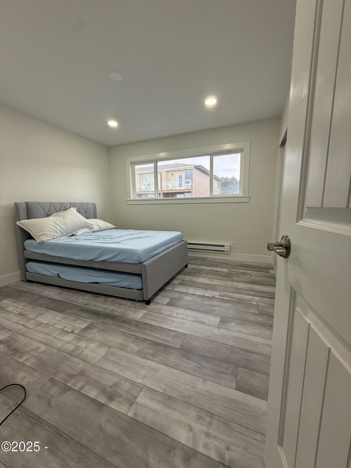 Property Photo: 3929 NW Jetty Avenue 3 OR 97367