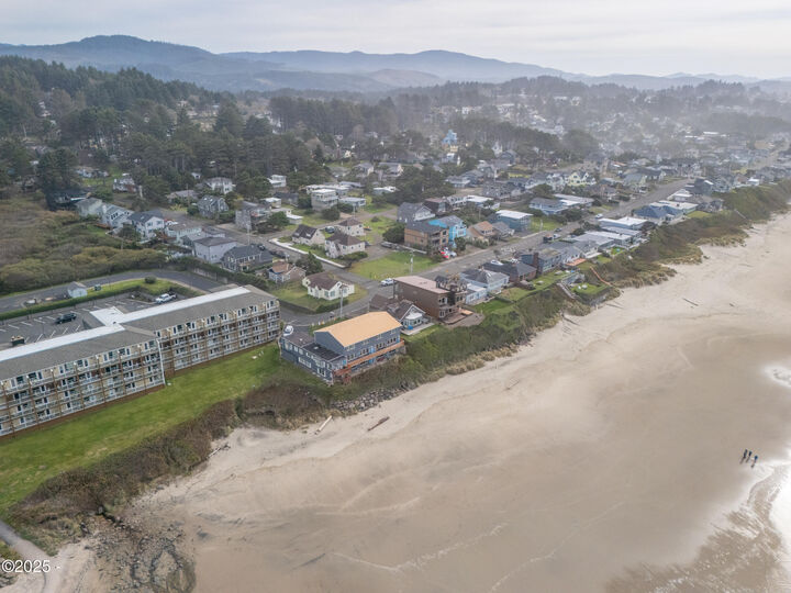 Property Photo:  3929 NW Jetty Avenue 3  OR 97367 