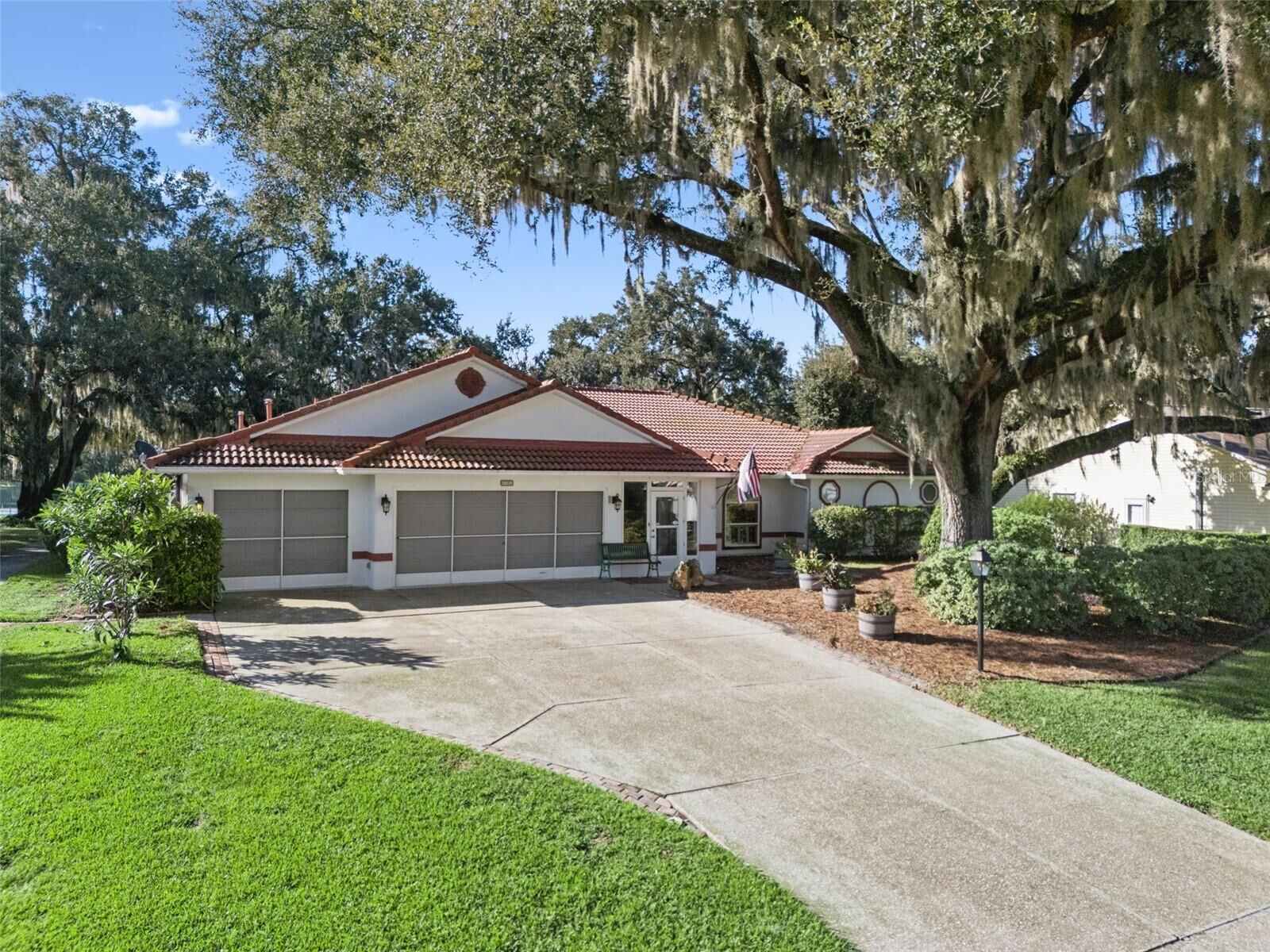Property Photo:  5609 Rosewall Circle  FL 34748