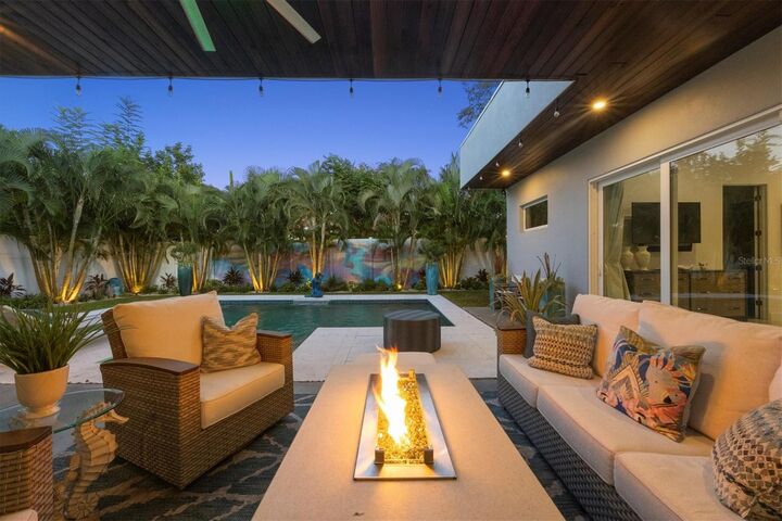 Property Photo:  2711 Blossom Drive  FL 34239 