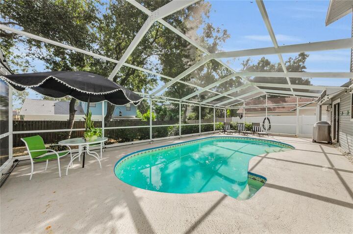 Property Photo:  1916 River Crossing Drive  FL 33596 