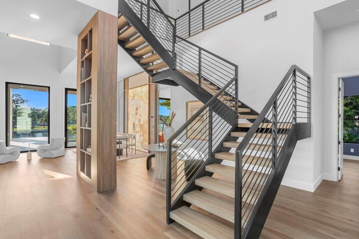 Property Photo: 4441 Pompano Drive SE FL 33705