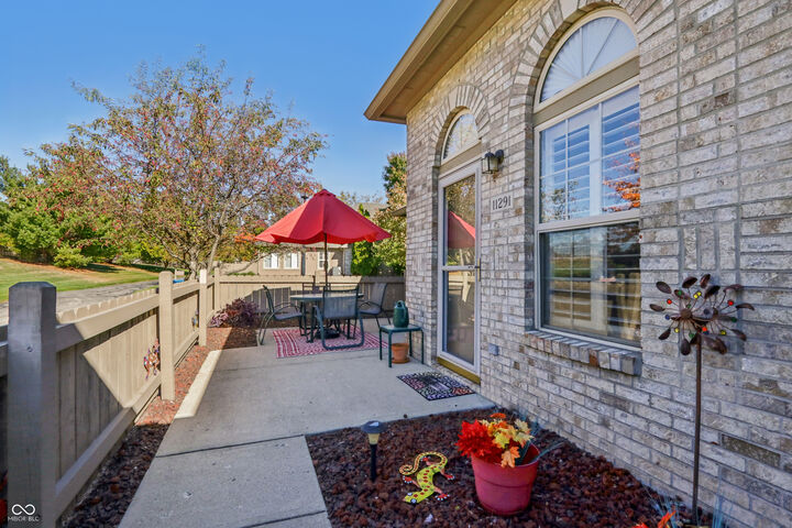 Property Photo:  11291 Courtyard Way  IN 46038 