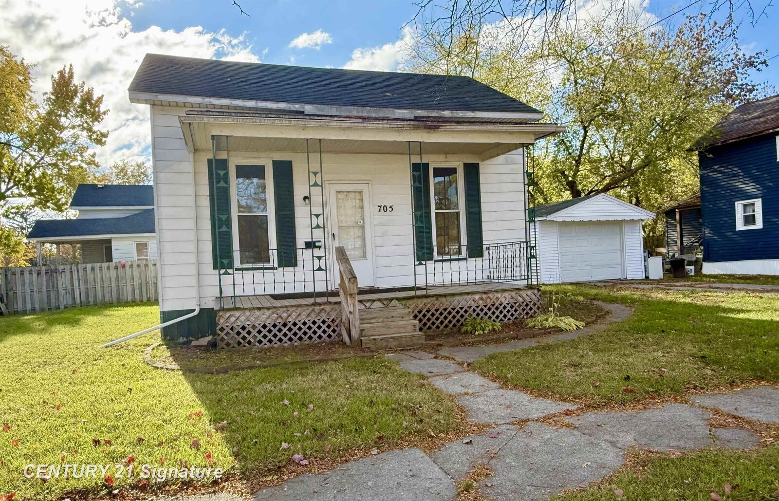 Property Photo:  705 Wayne Street  MI 48602