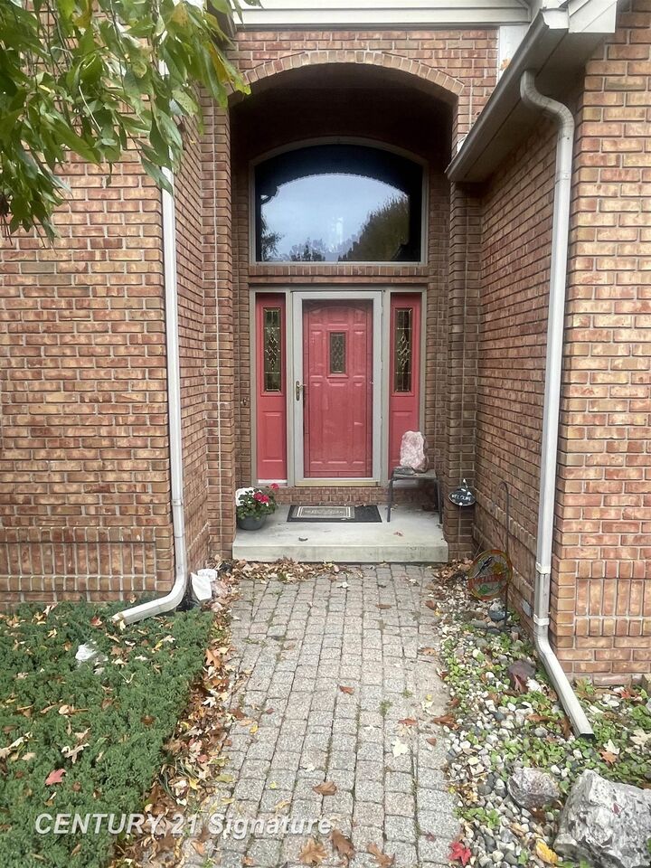 Property Photo:  5220 Wyndemere Circle  MI 48473 