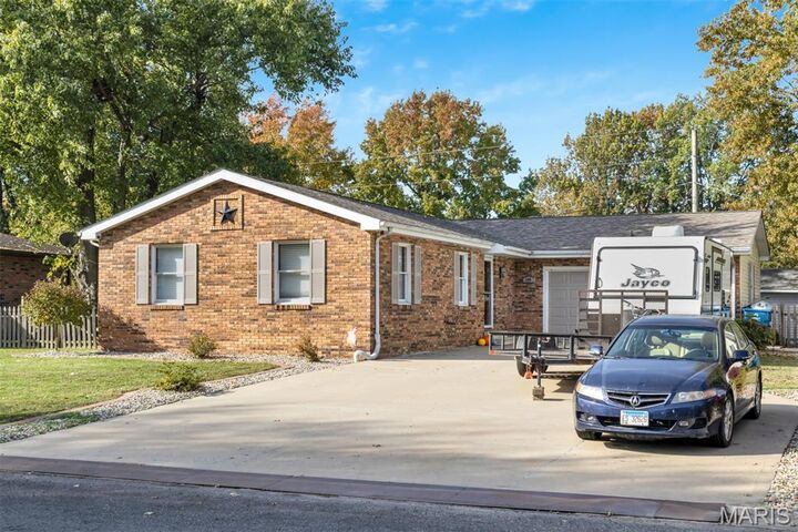 Property Photo:  180 Keeven Drive  IL 62249 