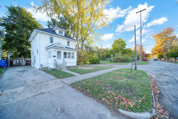Property Photo:  521 Oakhill Avenue  MI 49201 