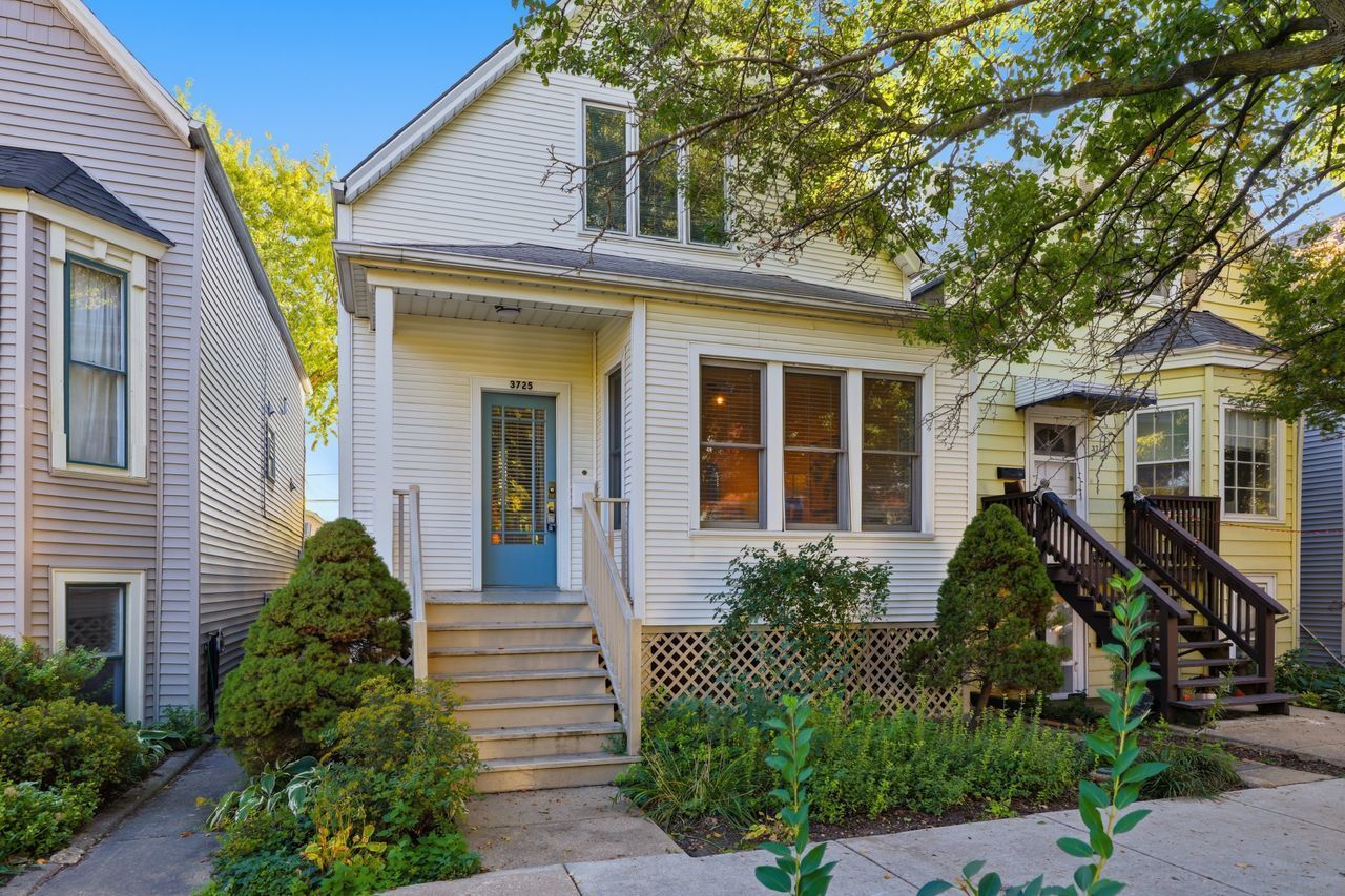 Property Photo:  3725 N Richmond Street  IL 60618 