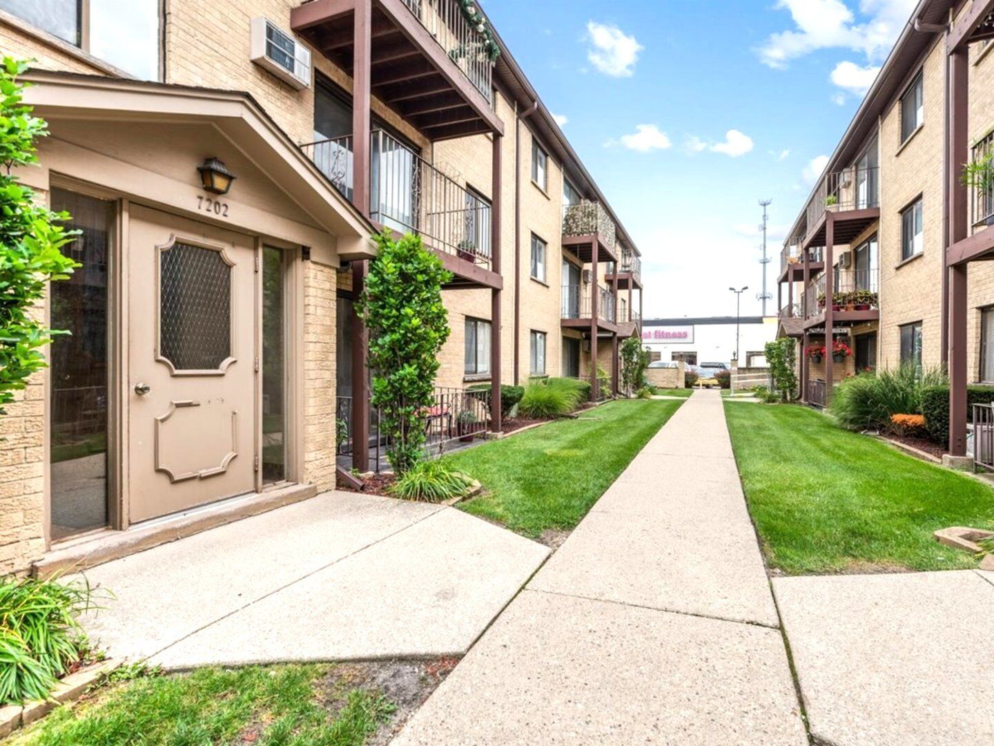 Property Photo:  7202 W Wrightwood Avenue 2S  IL 60707