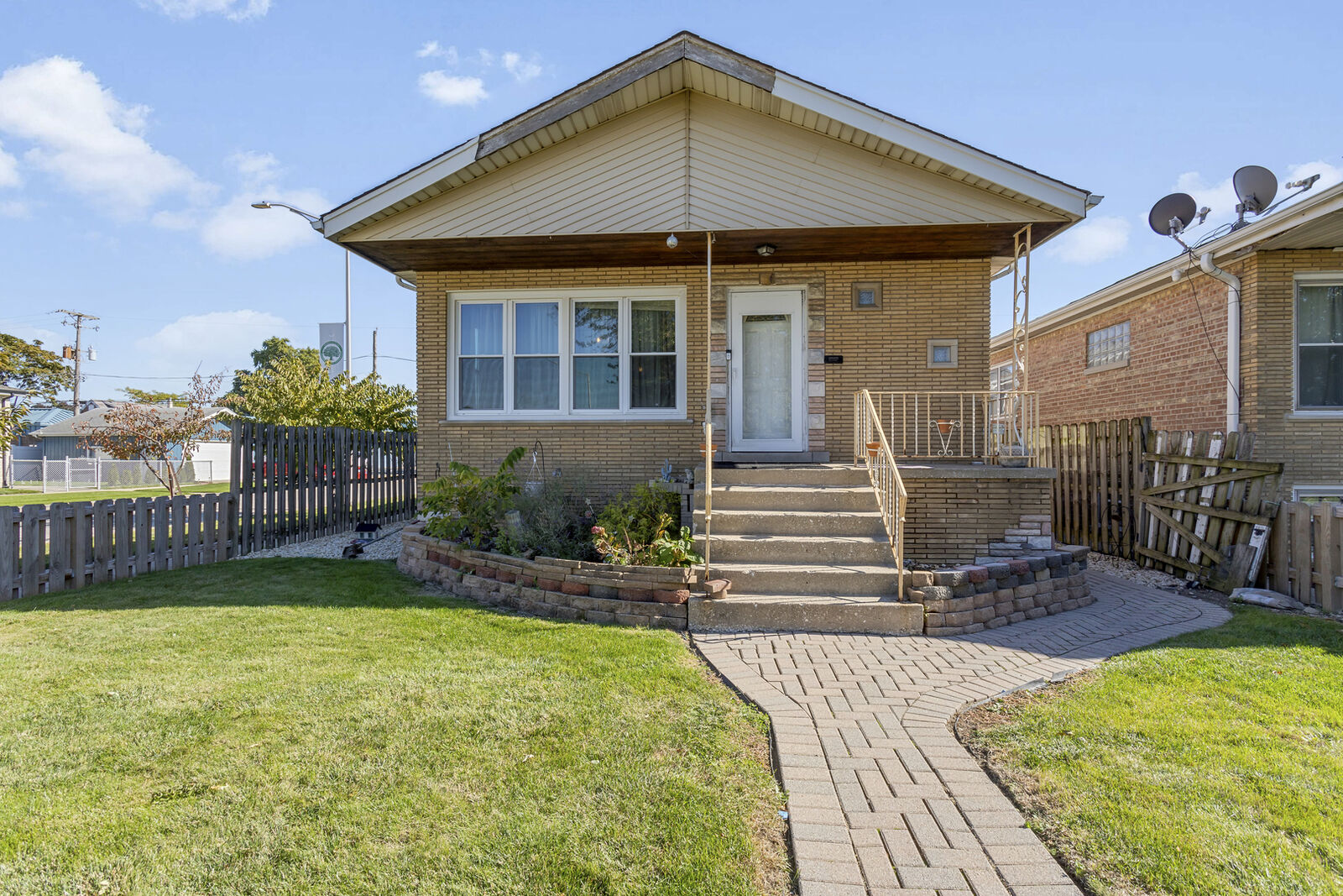Property Photo:  5001 S Latrobe Avenue  IL 60638