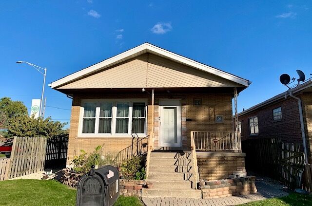 Property Photo:  5001 S Latrobe Avenue  IL 60638 