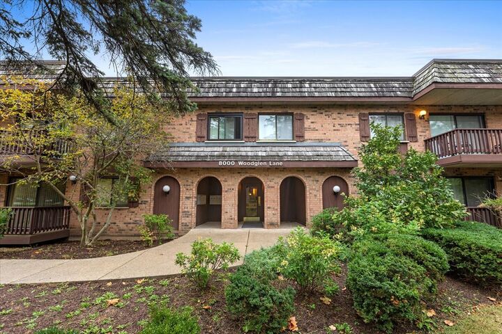 Property Photo:  8000 Woodglen Lane 109  IL 60516 