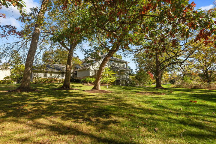 Property Photo:  5452 N Tall Oaks Drive  IL 60047