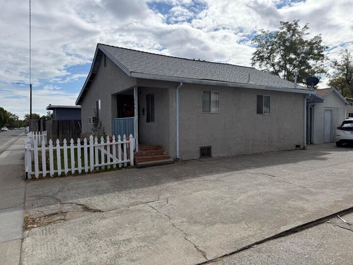 Property Photo: 560 Las Palmas Avenue CA 95815