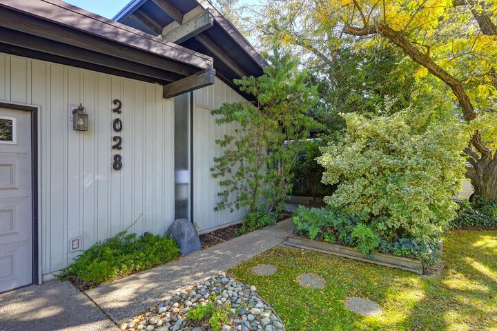 Property Photo: 2028 Clearfield Way CA 95608