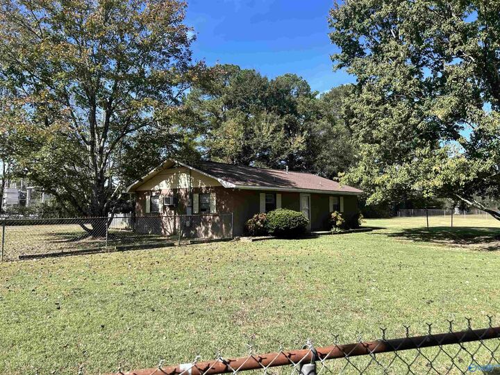 Property Photo:  317 Wood Avenue SE  AL 35954