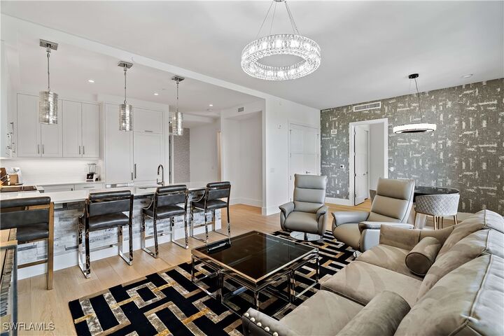 Property Photo:  850 Central Avenue 202  FL 34102