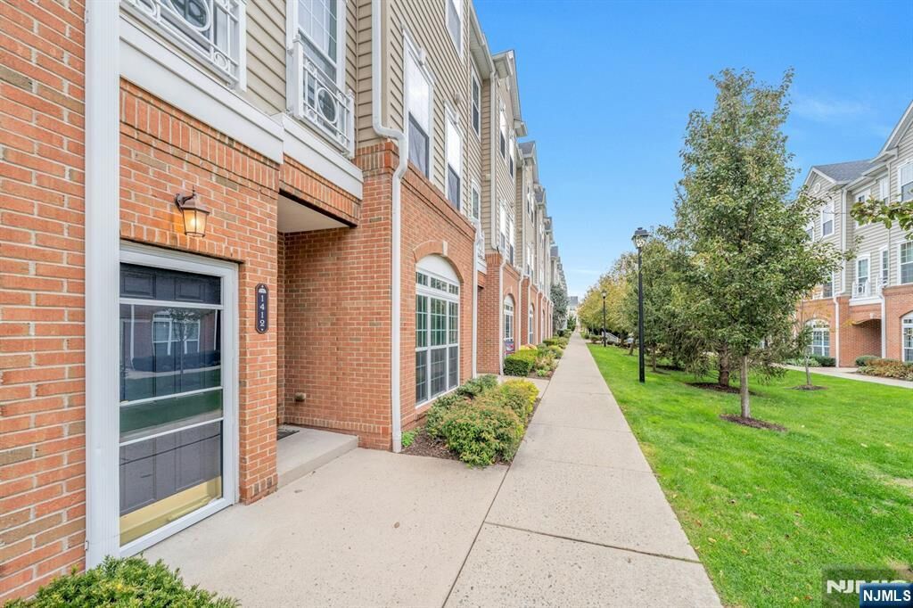 Property Photo:  1412 Hamilton Street  NJ 07109 