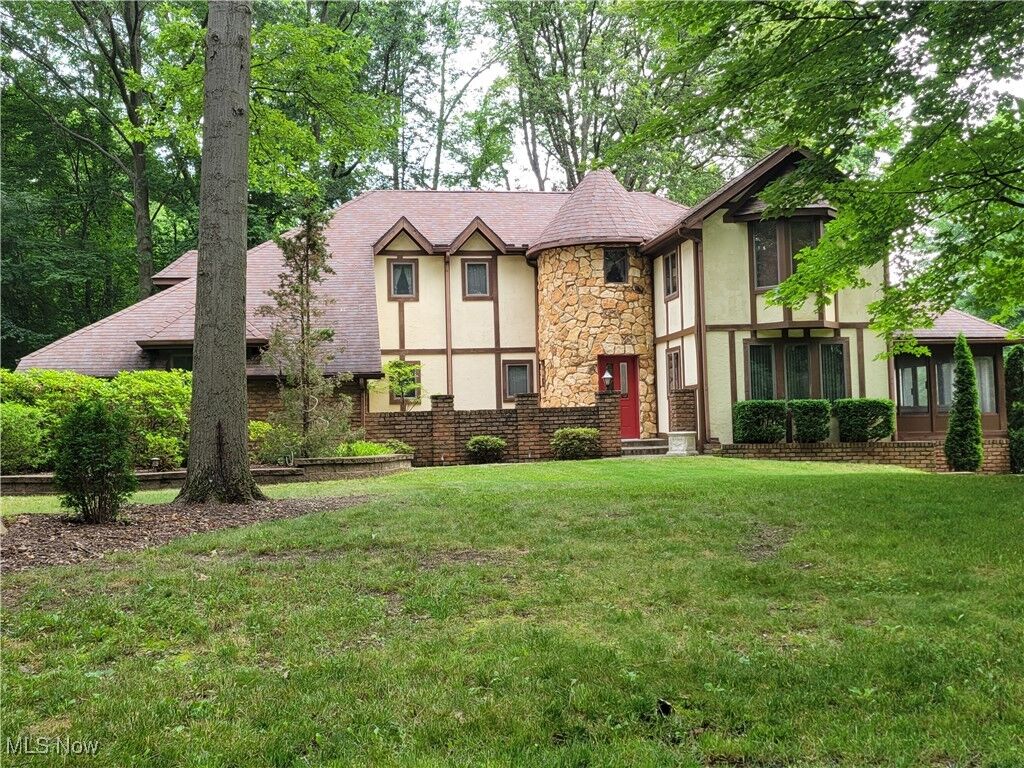 Property Photo: 1585 Kent Street OH 44240