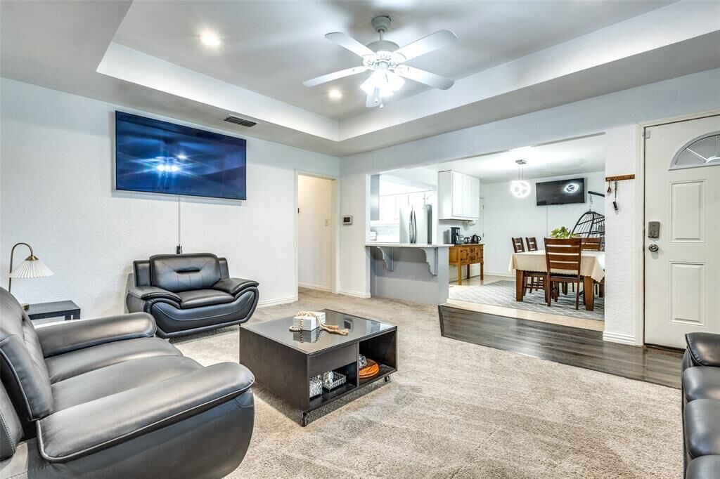 Property Photo: 414 E Hazelwood Street TX 75407