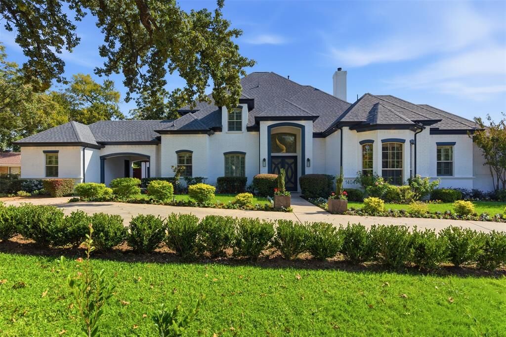 Property Photo: 1404 Sylvan Avenue TX 75208
