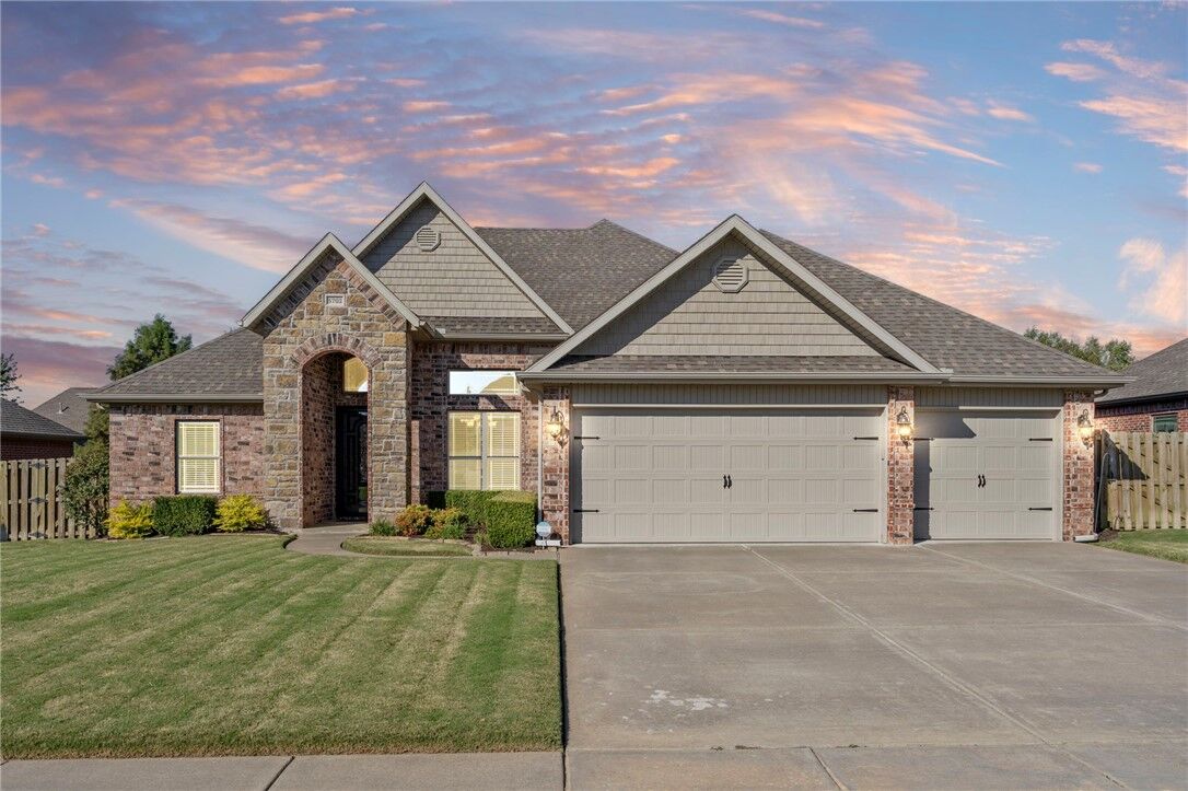 Property Photo: 5702 S 63rd Street AR 72758