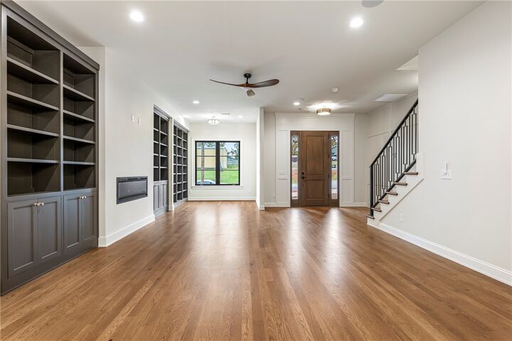 Property Photo:  1039 NW A Street  AR 72712