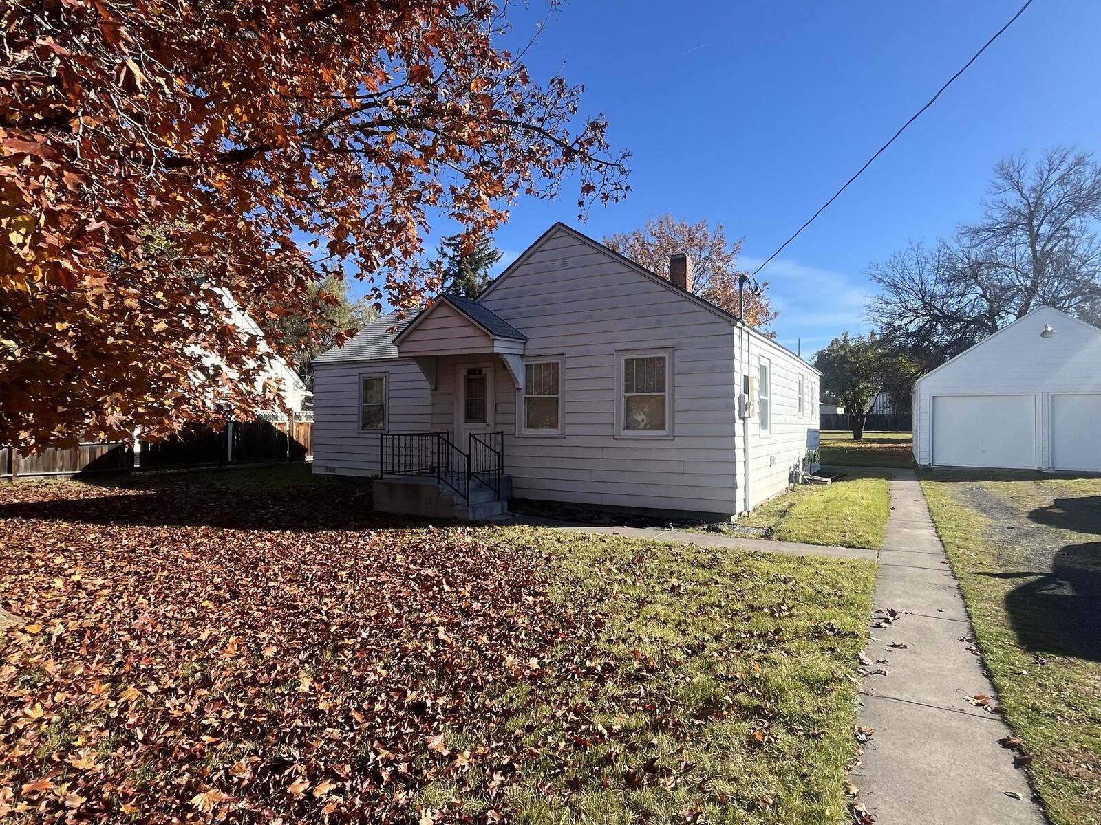 Property Photo:  3125 Summers Lane  OR 97603 