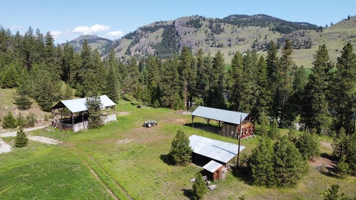 Property Photo:  3352 3 Highway  BC V0H 1Y0 