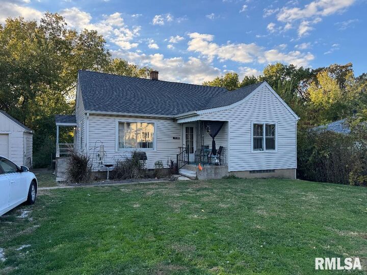 Property Photo:  143 Cherry Lane  IL 61571 