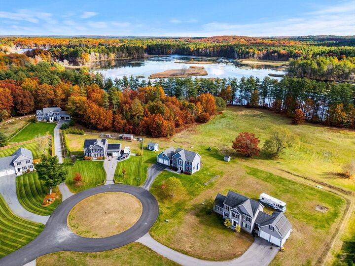 Property Photo:  7 Maureens Way  MA 01463