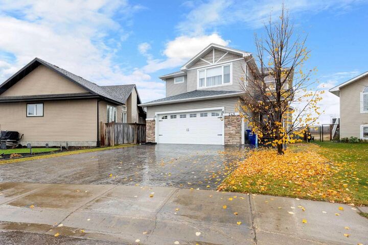 Property Photo: 249 Walnut Crescent AB T9K 0N7