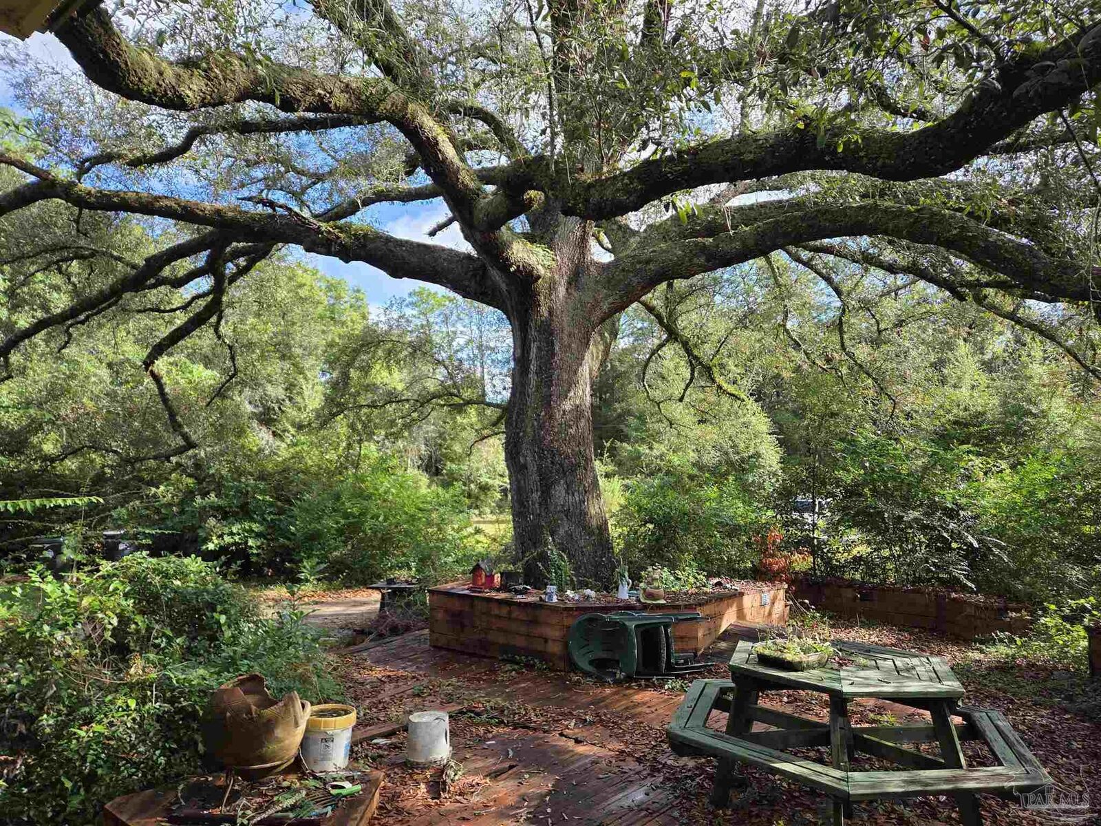 Property Photo:  8515 Klondike Rd  FL 32526