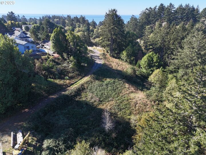 Property Photo:  Brooke Ln 4  OR 97415 