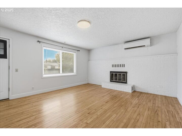 Property Photo:  813 NE Grace Ave  WA 98604