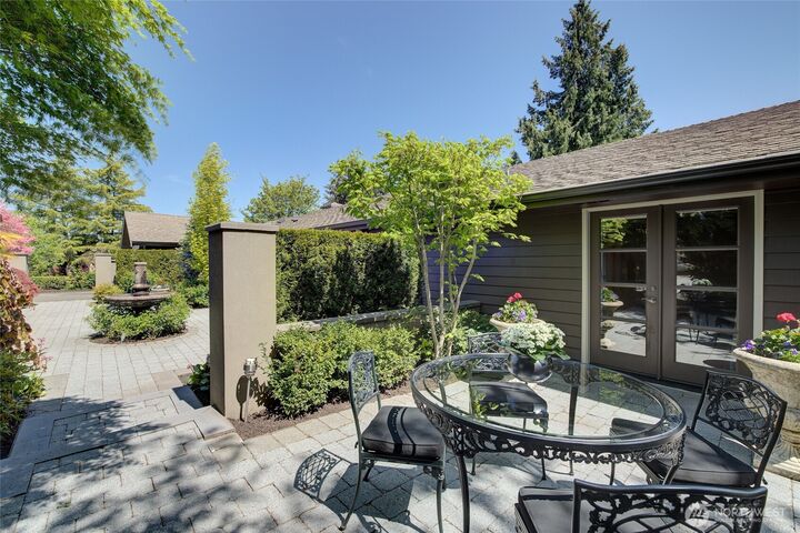 Property Photo: 914 88th Avenue NE WA 98039