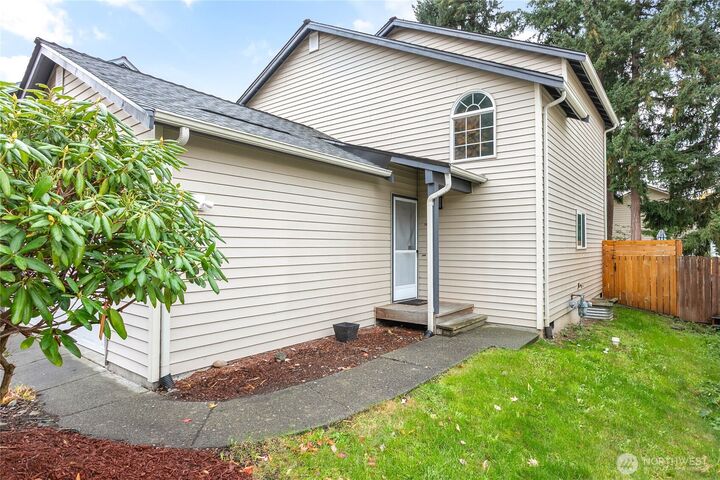 Property Photo:  805  Nevada Street  WA 98229