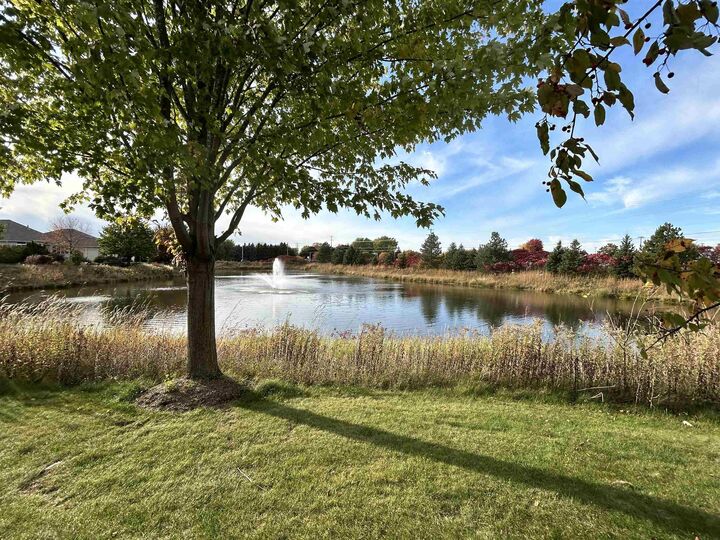 Property Photo: 924 E Pondview Court WI 54913