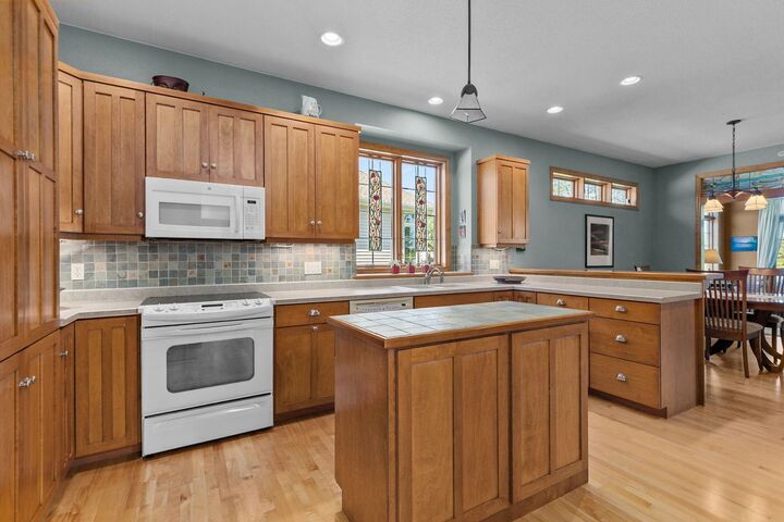 Property Photo:  924 E Pondview Court  WI 54913 