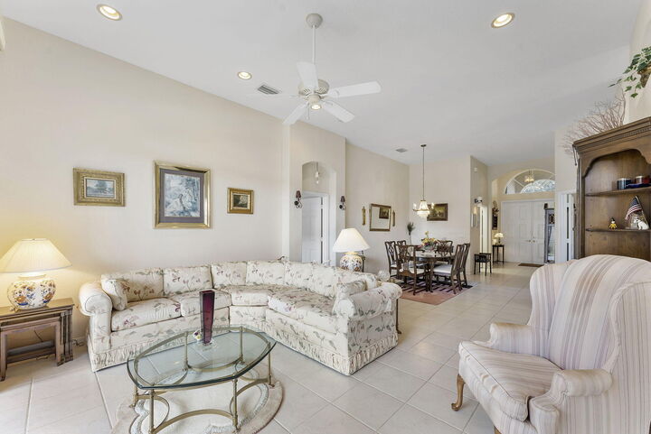 Property Photo:  7112 Demedici Circle  FL 33446 
