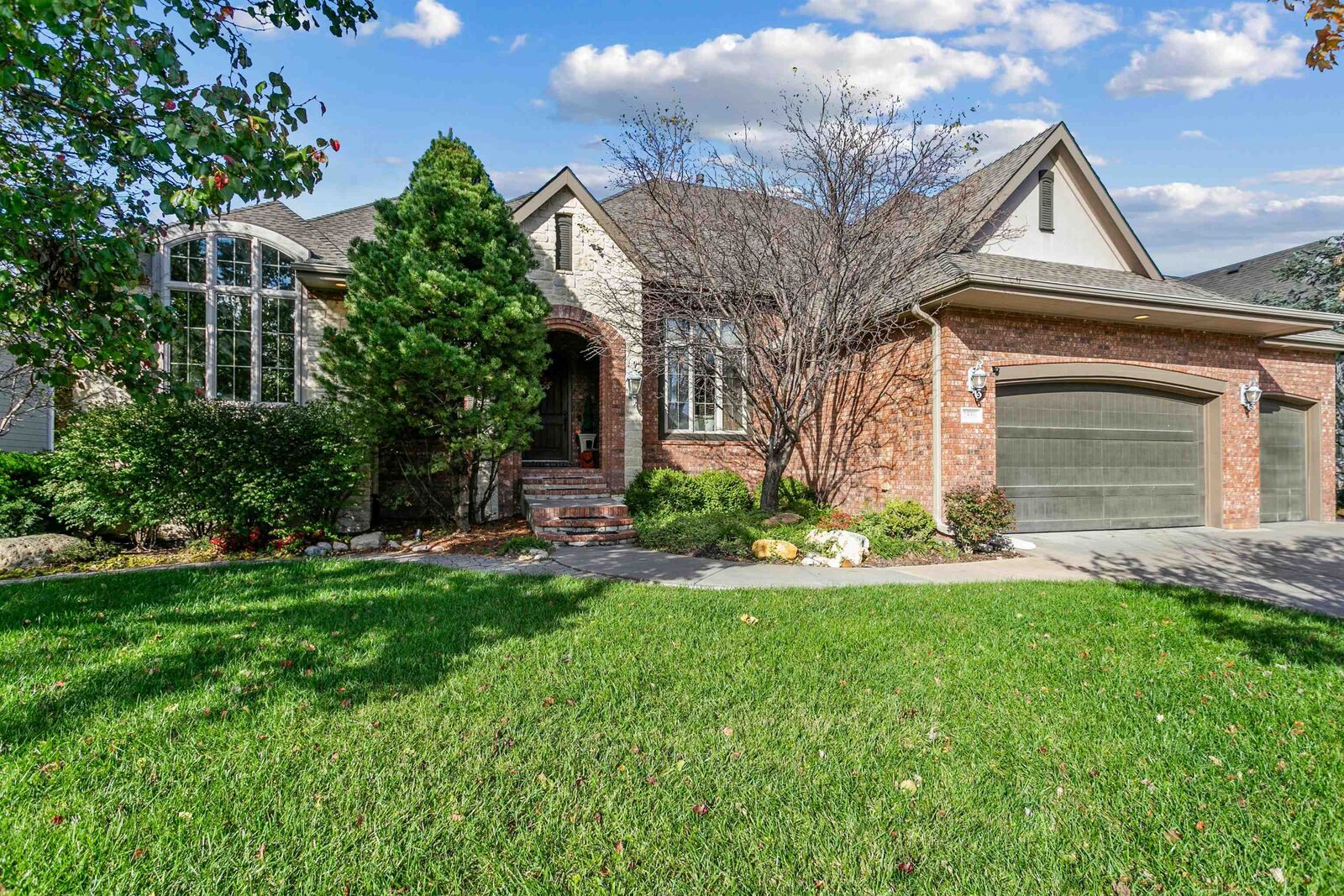 Property Photo:  2550 N Rosemont Ct  KS 67228 