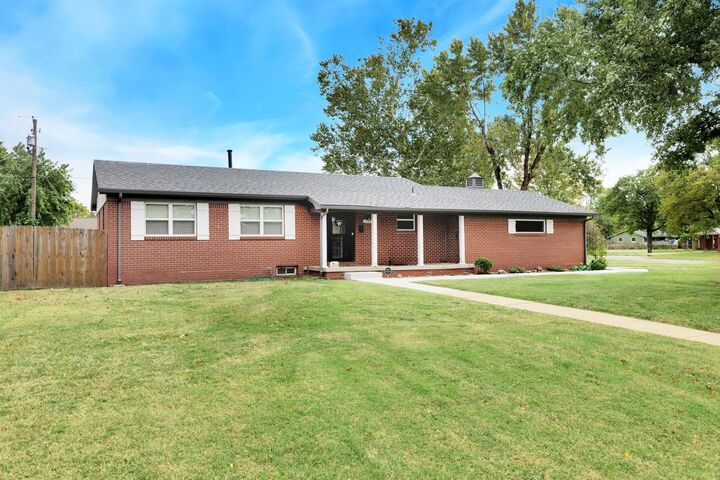 Property Photo: 1120 N Murray KS 67212