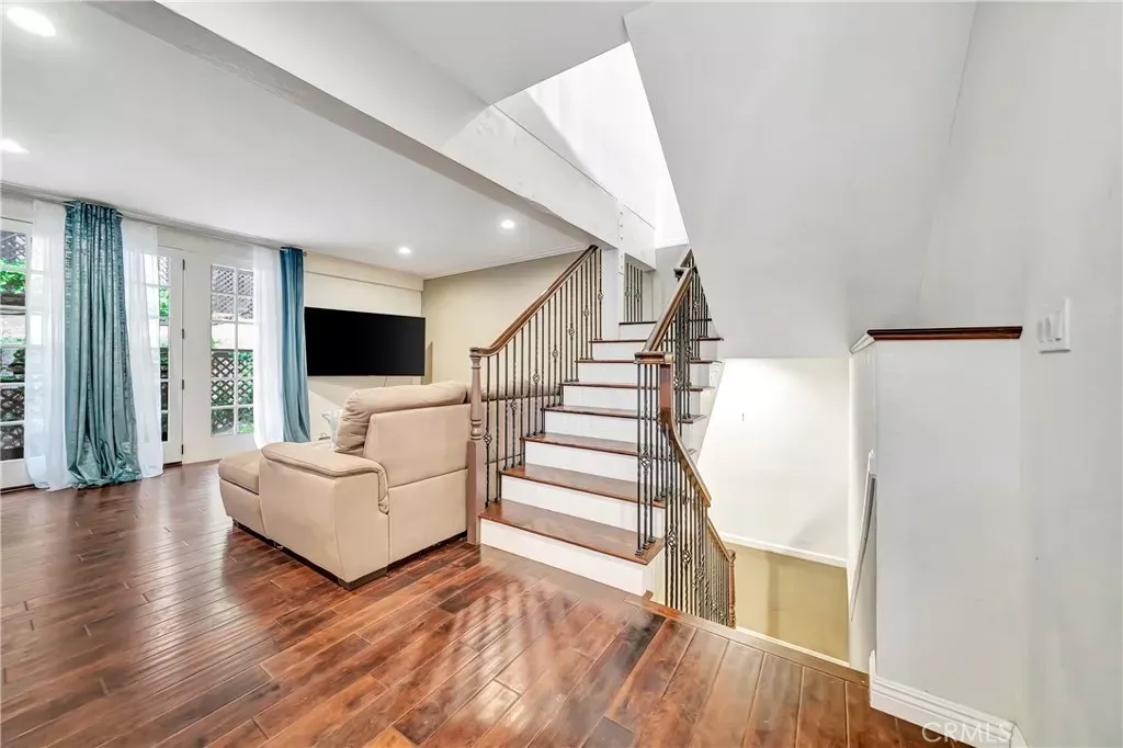 Property Photo:  24420 Victory 5  CA 91367 