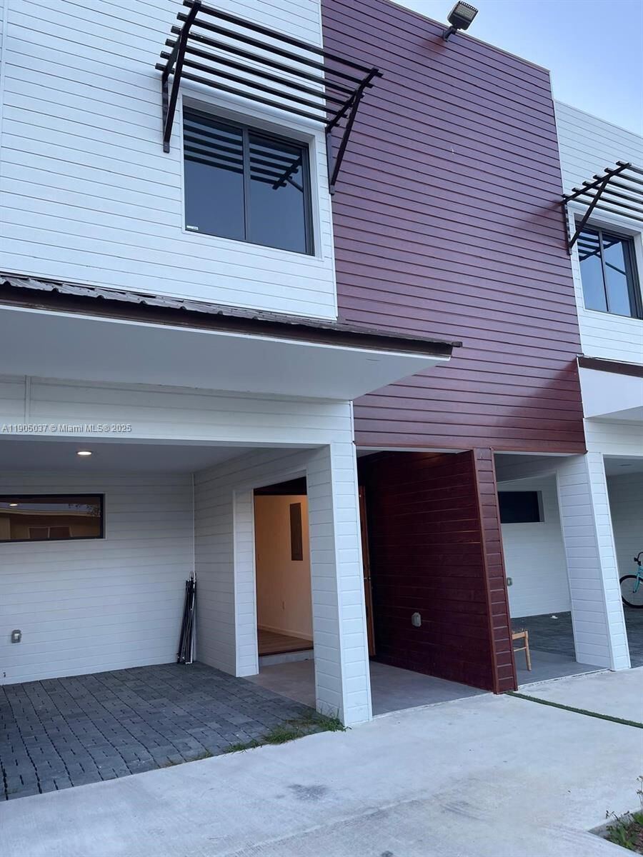 Property Photo:  916 NW 8th St 3  FL 33034 